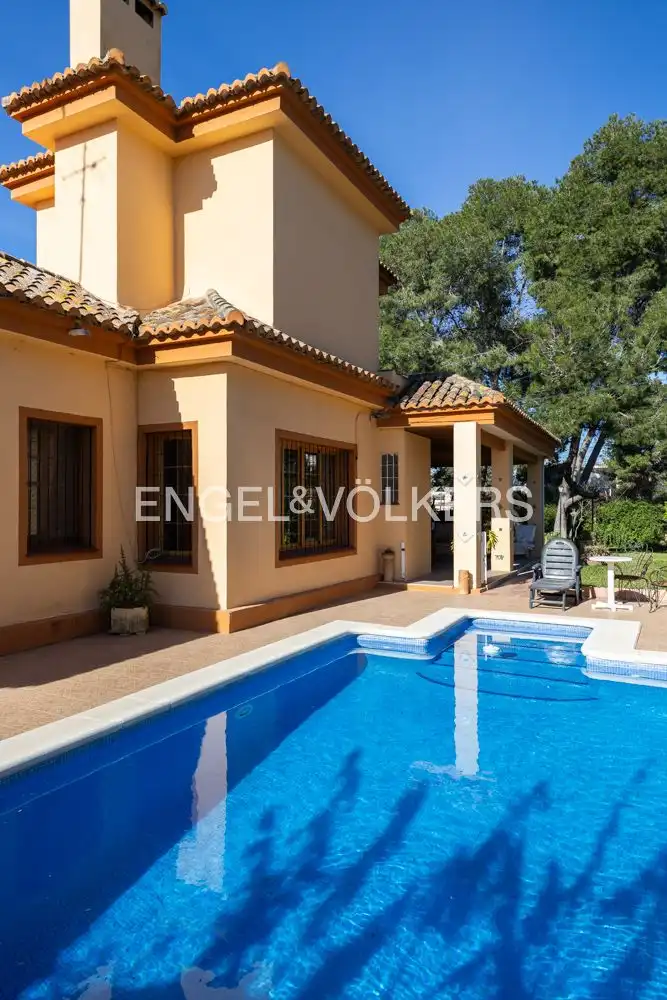 Piscina de Casa o chalet en venta en Paterna con Aire acondicionado, Calefacción y Jardín privado