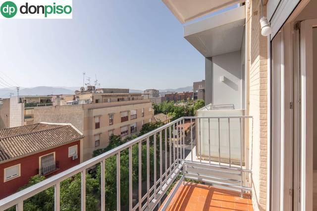 Piso en Venta en Avenida DE DILAR en Barrio de Zaidín