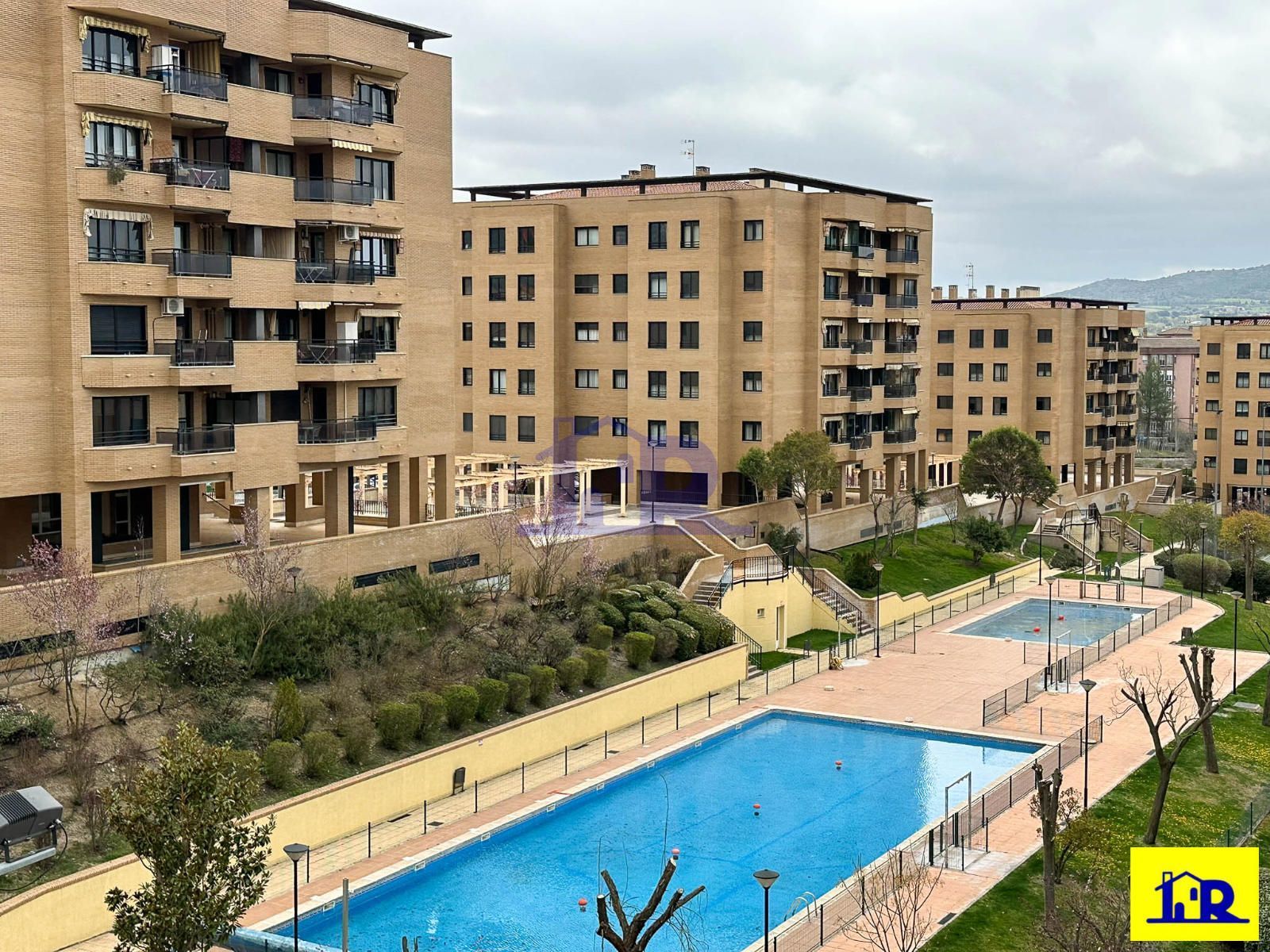 Piscina de Pis en venda en Cuenca Capital amb Calefacció, Parquet i Traster