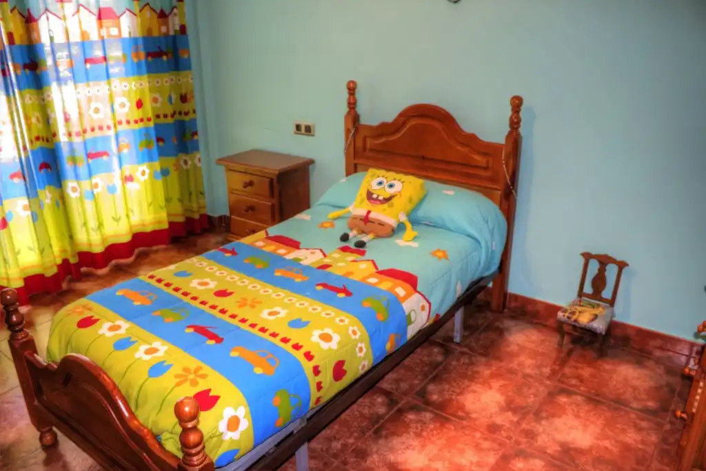 Dormitori de Casa adosada en venda en Casarabonela amb Aire condicionat, Jardí privat i Terrassa