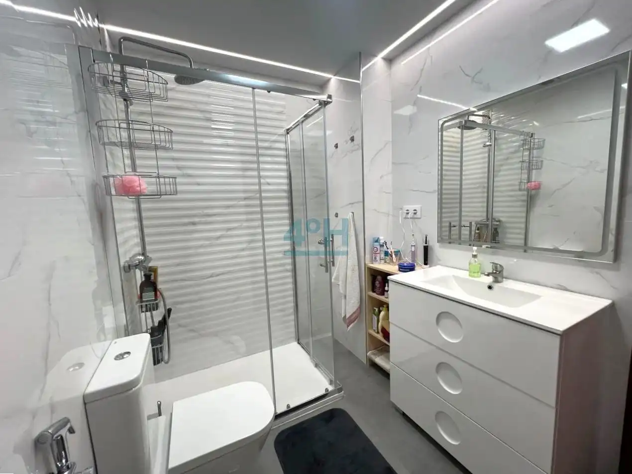Bathroom of Flat for sale in Ourense Capital   with Heating, Parquet flooring and Storage room