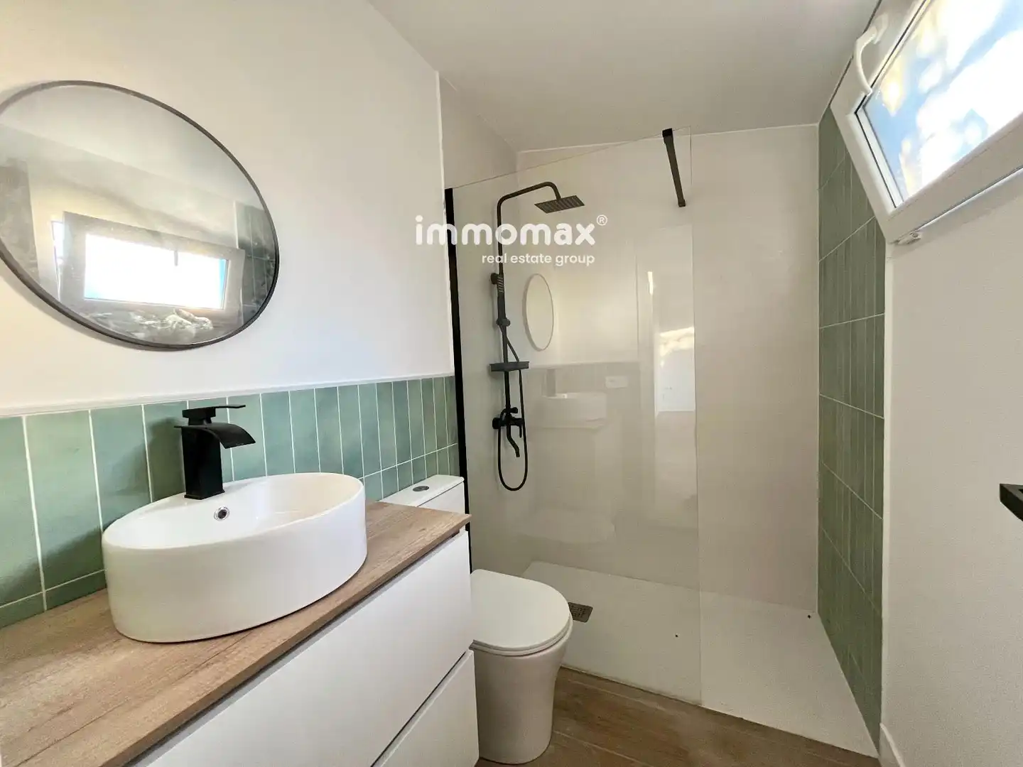 Bathroom of Houses for sale in Vilanova i la Geltrú  with Terrace and Storage room