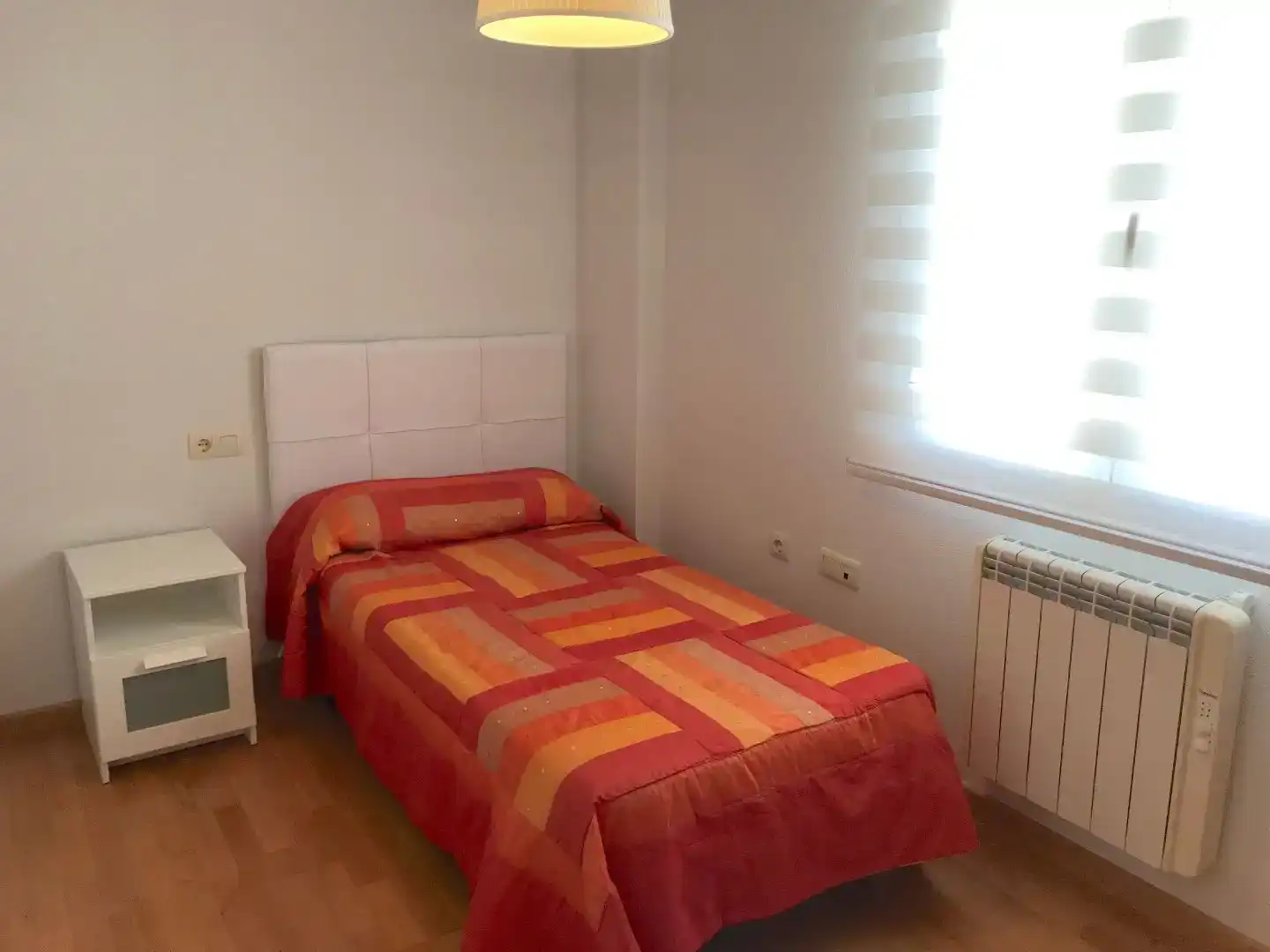 Dormitori de Pis en venda en El Tiemblo  amb Aire condicionat, Parquet i Moblat