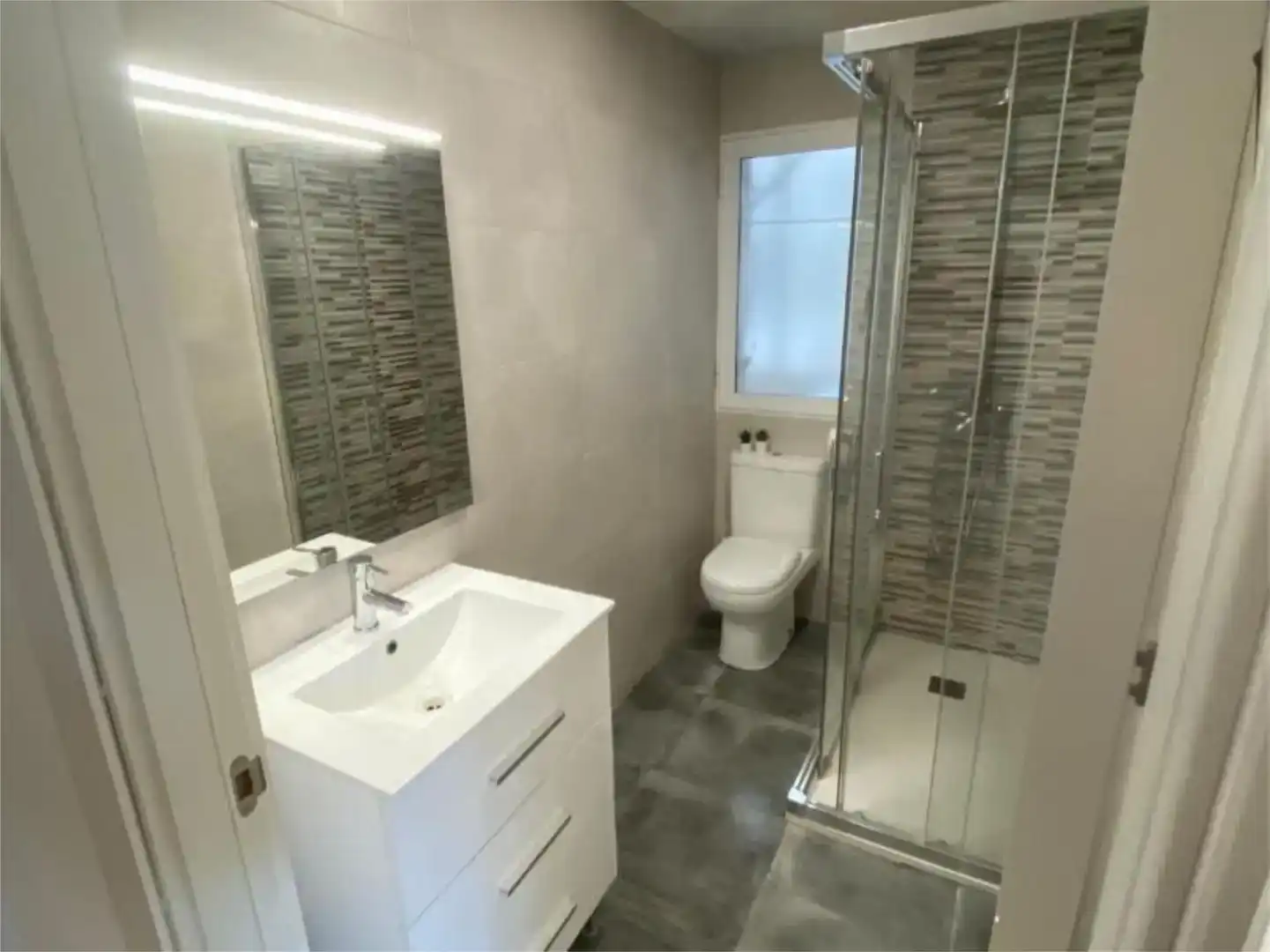 Badezimmer von Wohnung zur Miete in Alicante / Alacant mit Klimaanlage und Balkon