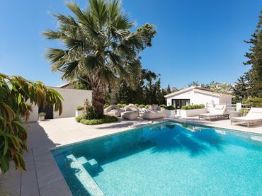 Casa amb piscina en venda a Nueva Andalucía