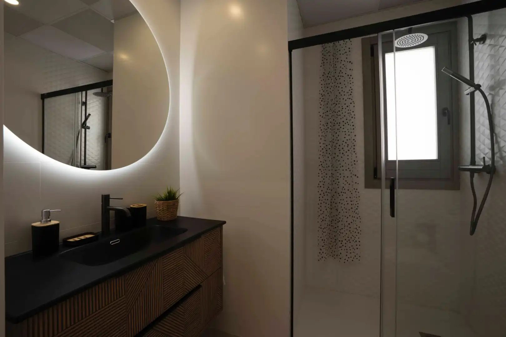 Badezimmer von Wohnung zur Miete in Granada mit Klimaanlage, Heizung und Möbliert