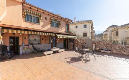 Jardí de Casa o xalet en venda en Huétor Vega amb Aire condicionat, Terrassa i Piscina