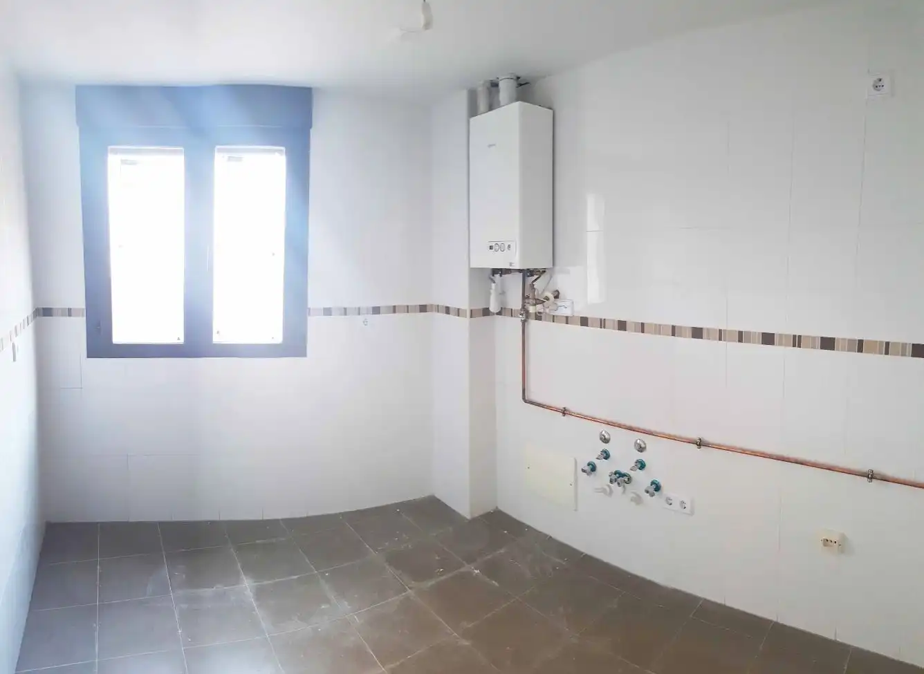 Baño de Apartamento en venta en Tudela de Duero con Calefacción, Parquet y Trastero
