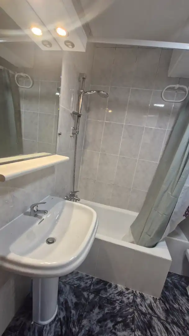 Bany de Pis en venda en Bilbao  amb Calefacció, Parquet i Moblat
