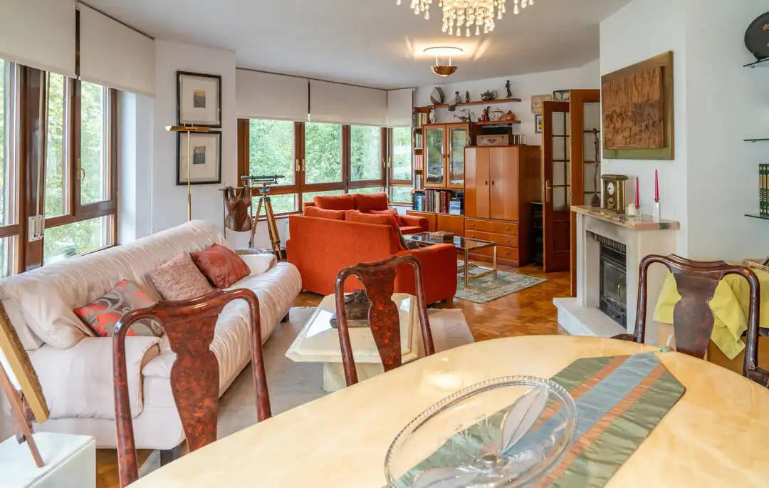 Sala de estar de Piso en venta en Cabezón de la Sal con Calefacción y Balcón