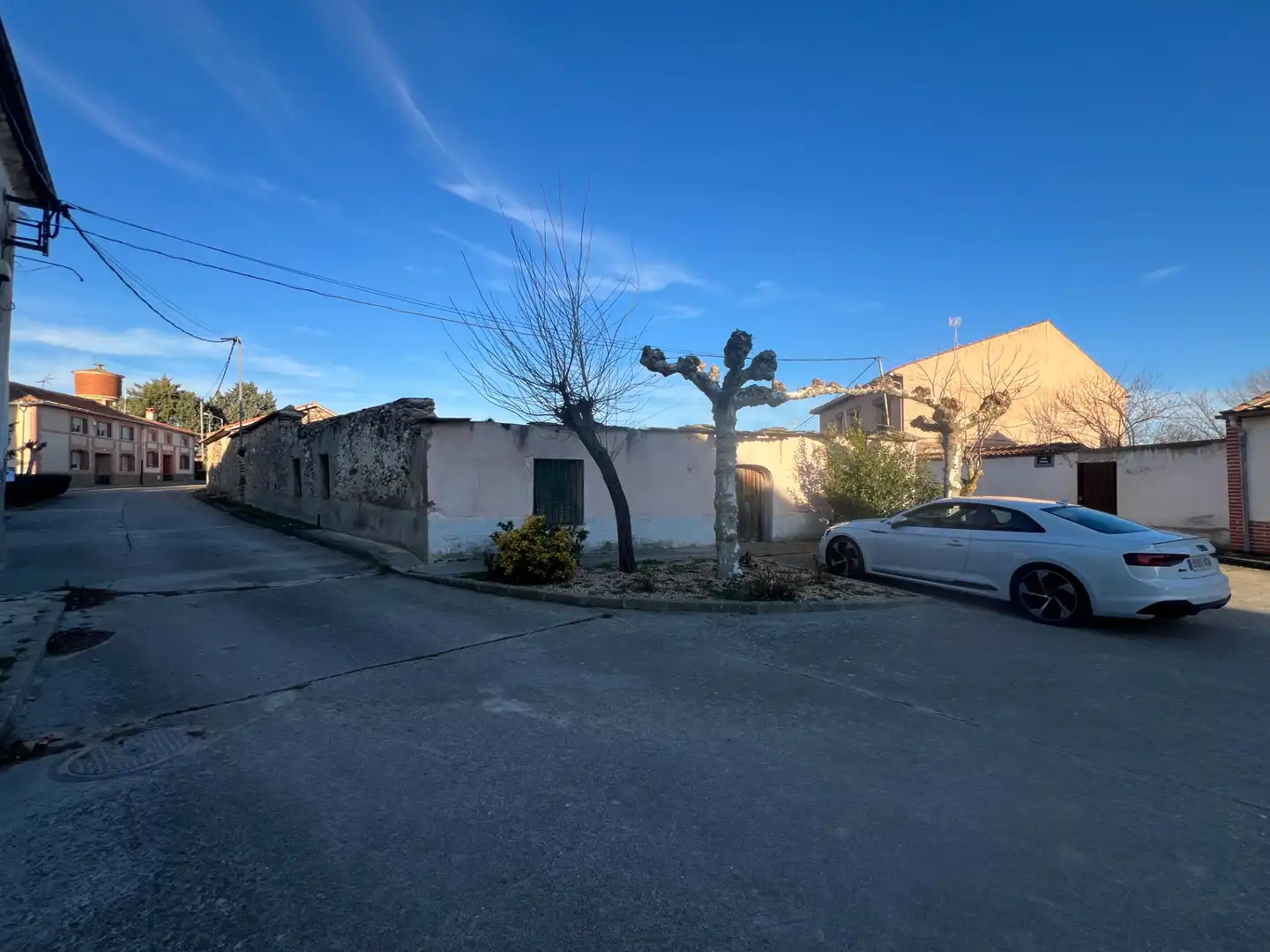 Vista exterior de Casa o xalet en venda en Santa María la Real de Nieva amb Jardí privat