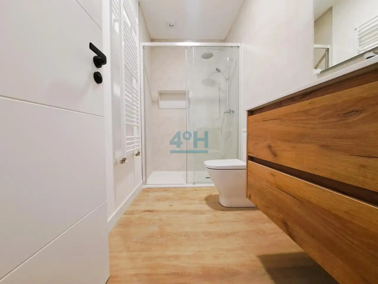 Bathroom of Flat for sale in Ourense Capital   with Heating and Balcony
