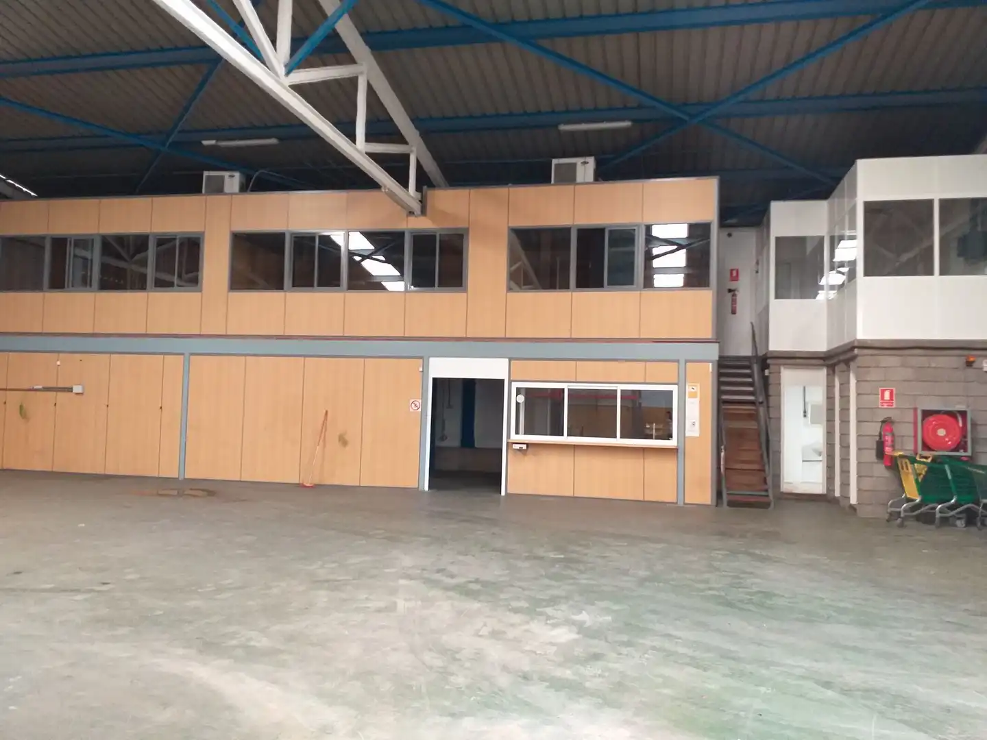 Außenansicht von Fabrikhallen zur Miete in El Rosario