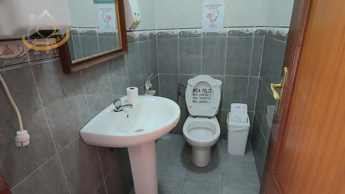 Badezimmer von Geschaftsraum zum Verkauf in Aljaraque mit Klimaanlage, Terrasse und Möbliert