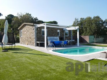 Casa amb piscina en venda a Lloret Residencial - Montlloret