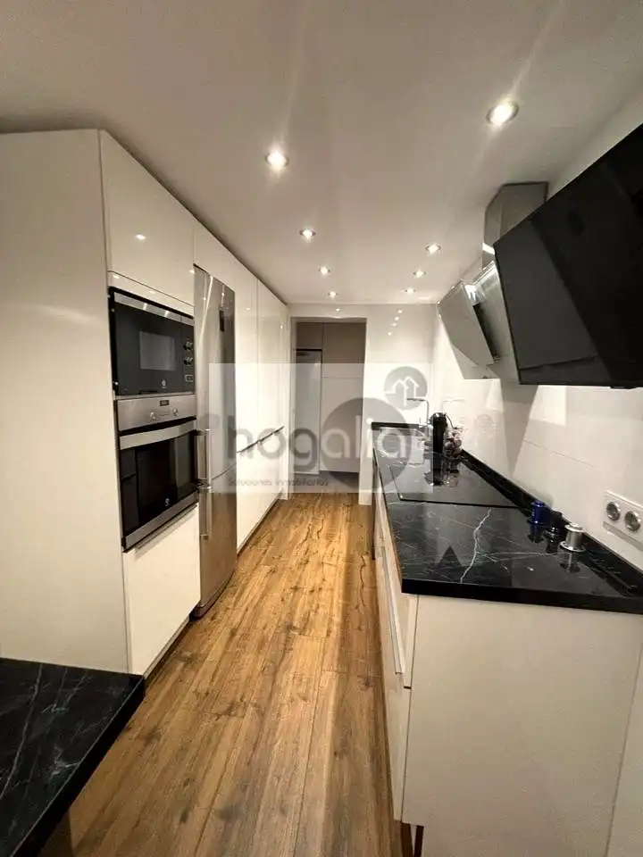 Küche von Wohnung zum Verkauf in Sevilla mit Klimaanlage, Terrasse und Gemeinschaftspool