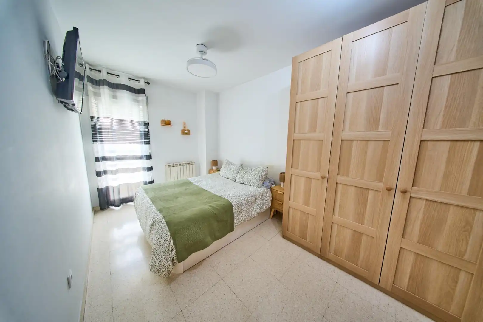 Schlafzimmer von Wohnung zum Verkauf in Granada mit Heizung, Privatgarten und Gemeinschaftspool
