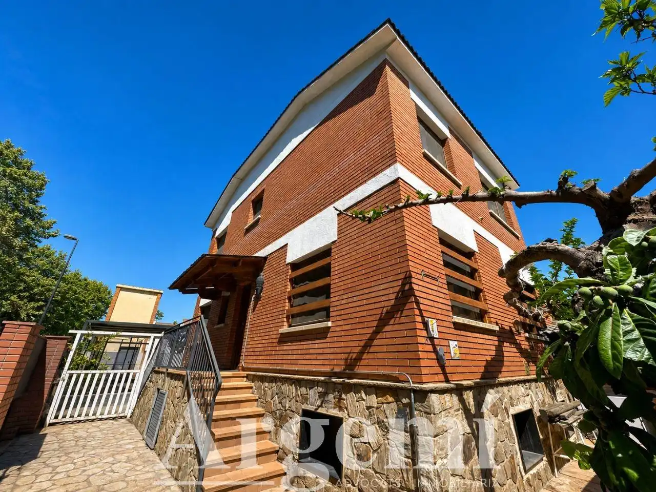Vista exterior de Casa adosada en venta en Palau-solità i Plegamans con Calefacción, Jardín privado y Trastero