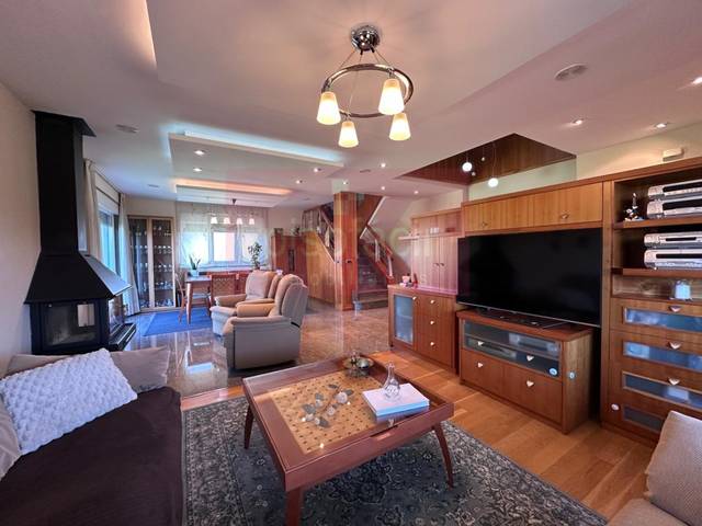 Casa-chalet en Venta en Outeiro de Rei