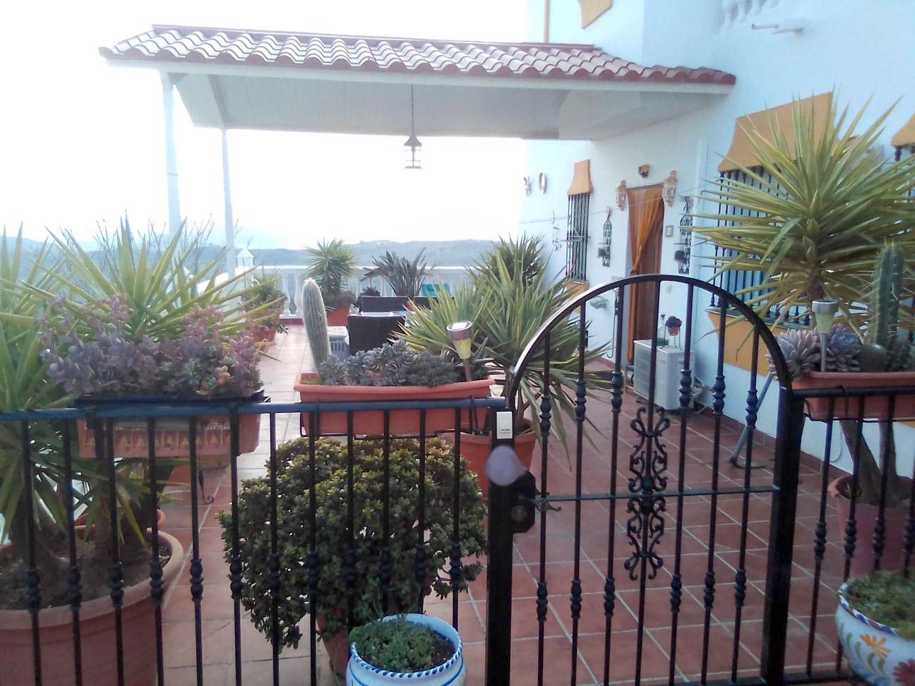 Terrassa de Casa adosada en venda en Periana amb Aire condicionat, Jardí privat i Terrassa