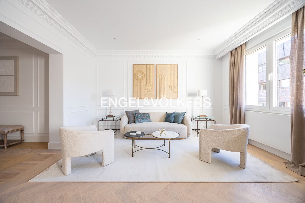 Living room of Apartment for sale in  Madrid Capital  with Air Conditioner, Heating and Furnished