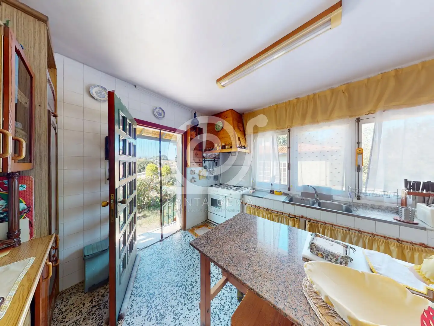 Cocina de Casa o chalet en venta en Cambre  con Jardín privado, Trastero y Amueblado