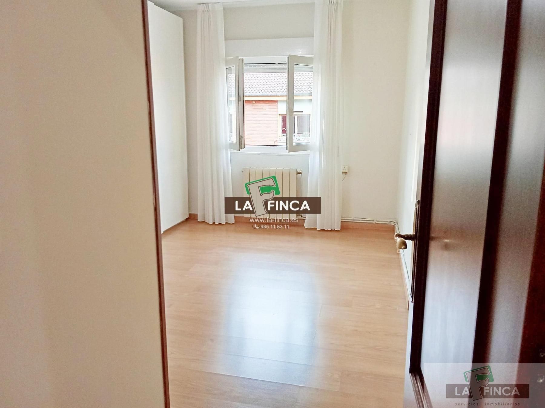 Bedroom of Flat for sale in Oviedo   with Heating