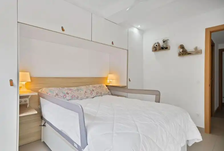 Dormitori de Apartament en venda en Marbella amb Aire condicionat, Terrassa i Moblat