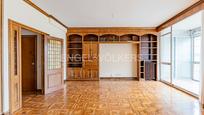 Living room of Apartment for sale in  Barcelona Capital  with Air Conditioner, Heating and Parquet flooring