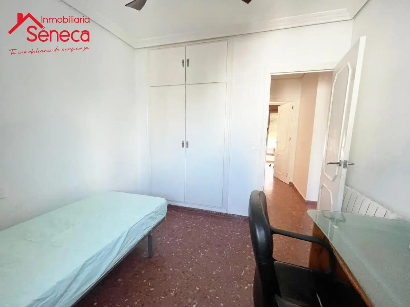 Schlafzimmer von Dachboden zum Verkauf in Córdoba mit Klimaanlage, Heizung und Abstellraum
