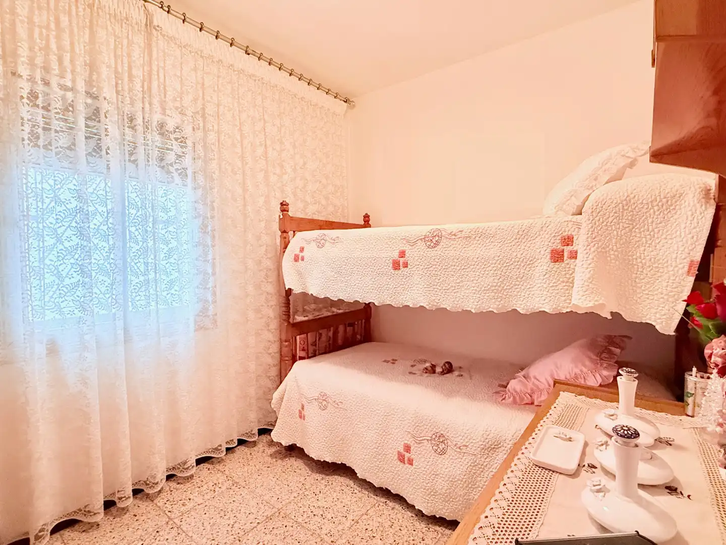 Habitación de Piso en venta en Sant Feliu de Llobregat con Amueblado, Horno y Balcón