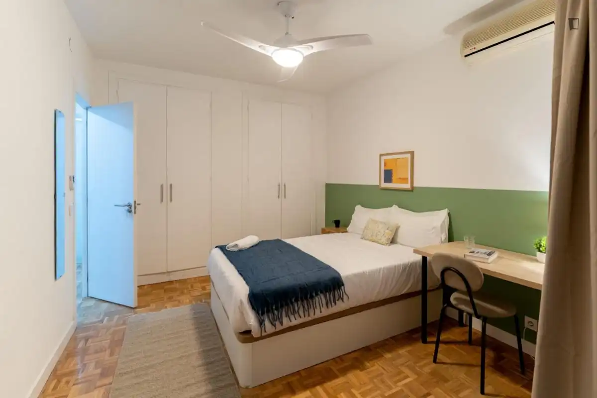 Schlafzimmer von Wohnungen zur untervermieten in Madrid mit Möbliert, Ofen und Waschmaschine