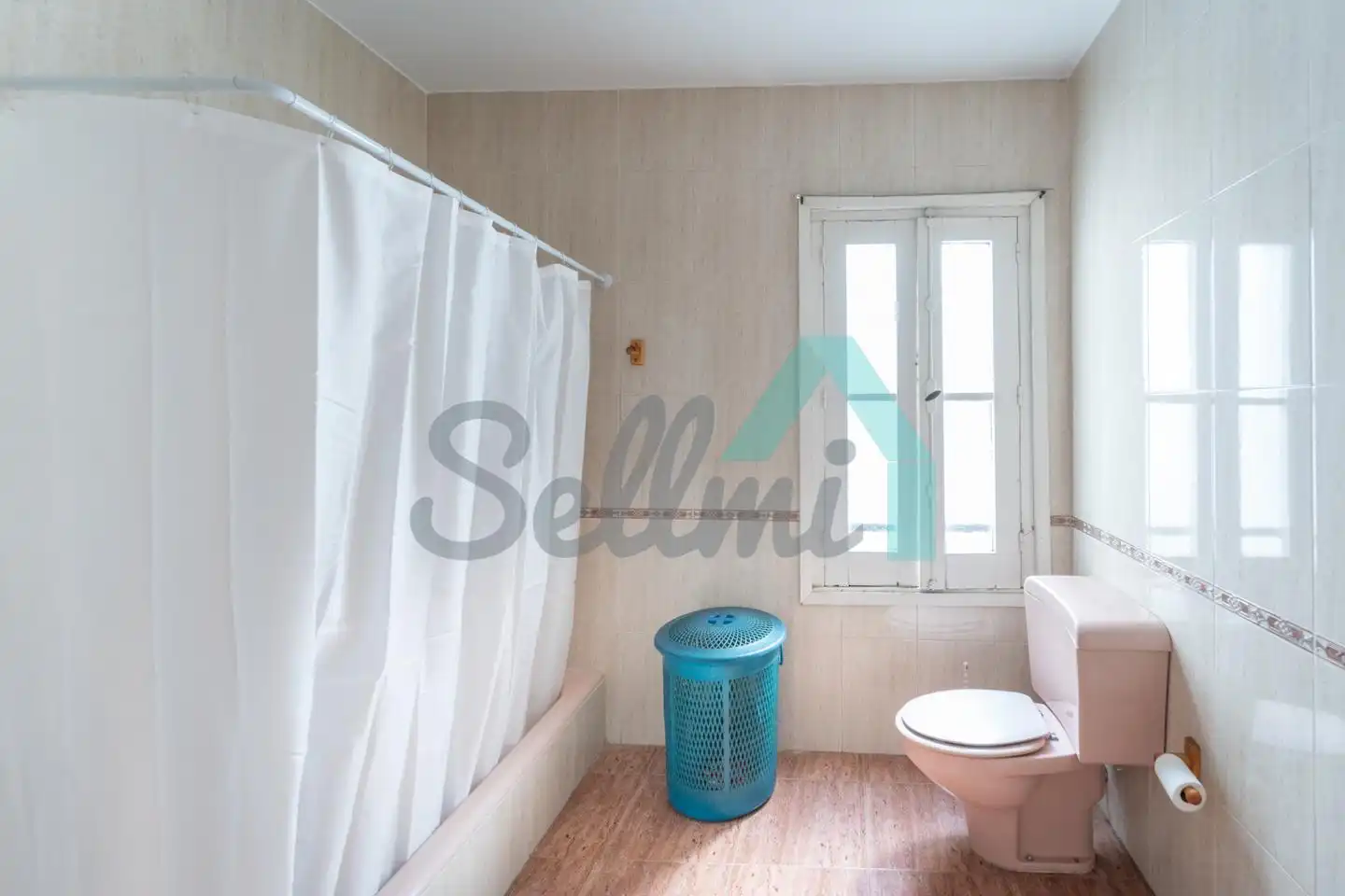Badezimmer von Wohnung zur untervermieten in Oviedo  mit Heizung, Parkett und Möbliert