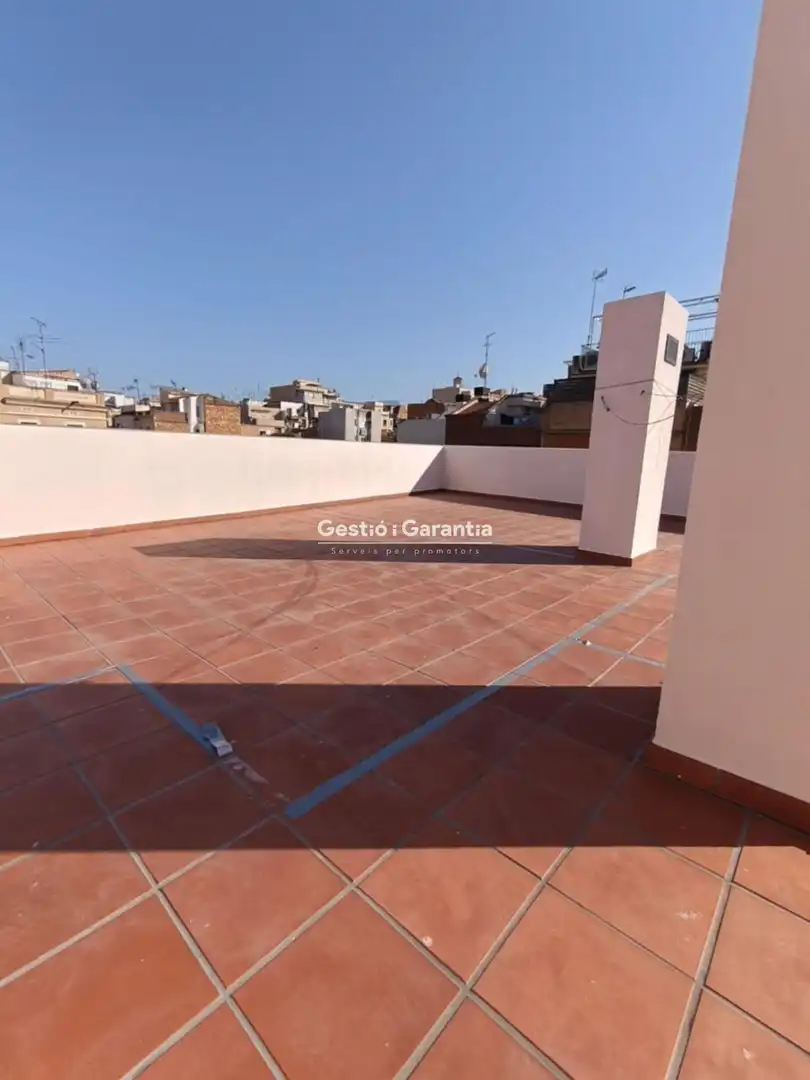 Terraza de Piso en venta en L'Hospitalet de Llobregat con Terraza y Amueblado