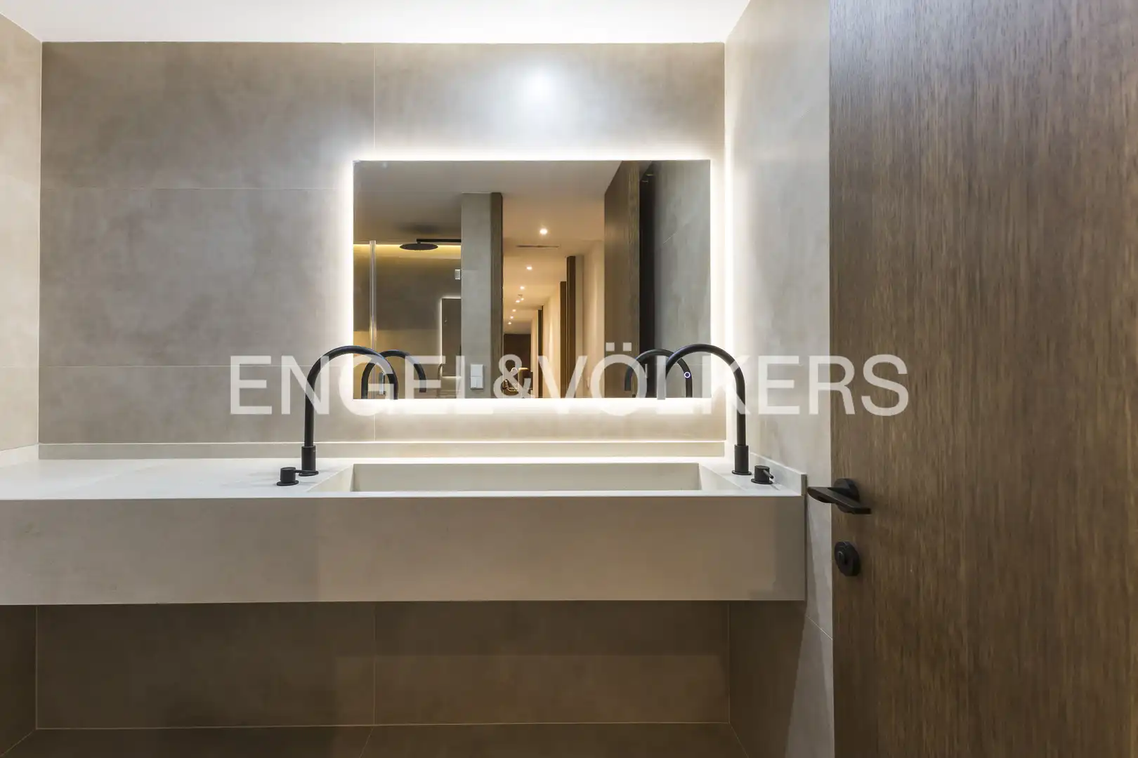 Bathroom of Flat for sale in Madrid  with Air Conditioner and Heating