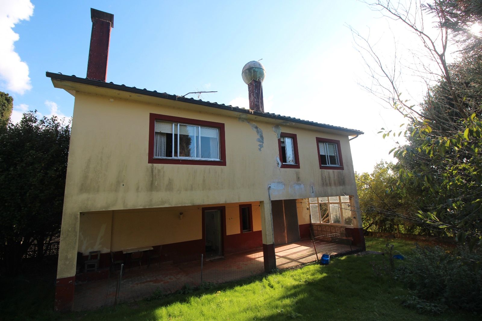 Vista exterior de Casa o xalet en venda en Irixoa amb Jardí privat
