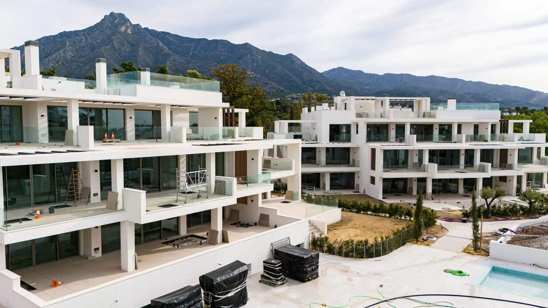 Vista exterior de Àtic en venda en Marbella amb Aire condicionat, Calefacció i Terrassa