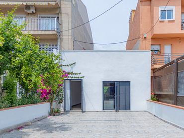 Casa aparellada en venda a Carrer Garbí