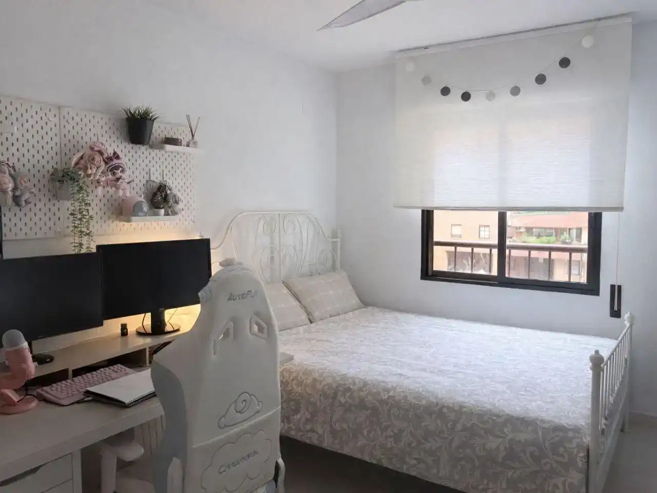 Dormitori de Pis en venda en  Sevilla Capital amb Aire condicionat, Piscina i Balcó