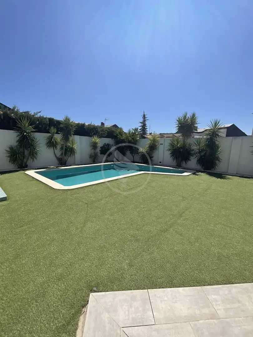 Piscina de Casa o xalet en venda en Linares amb Aire condicionat, Jardí privat i Piscina