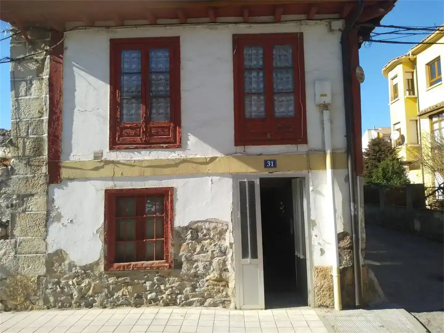Vista exterior de Finca rústica en venda en Cervera de Pisuerga amb Moblat