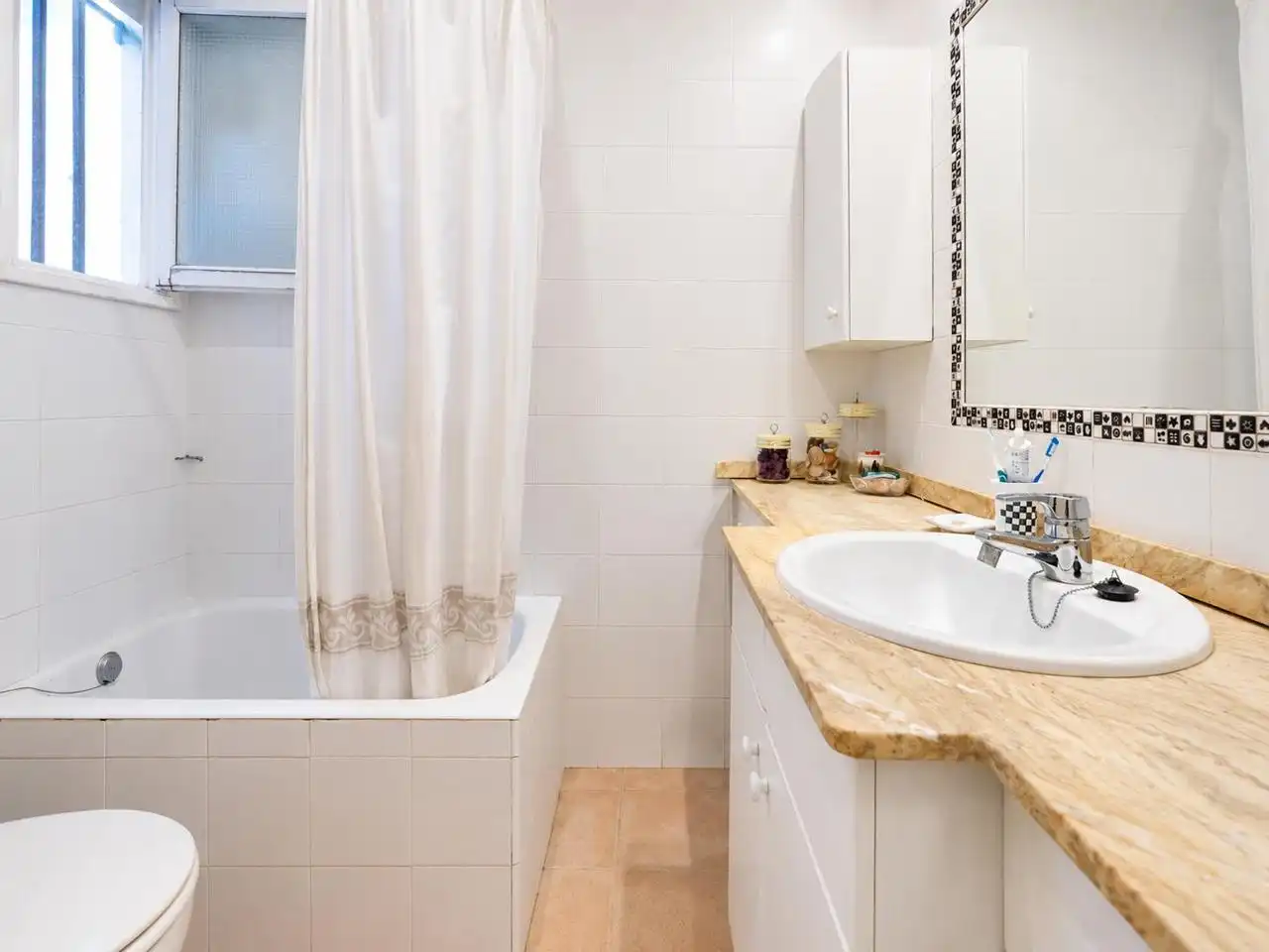 Badezimmer von Erdgeschoss zum Verkauf in Santa Pola mit Terrasse