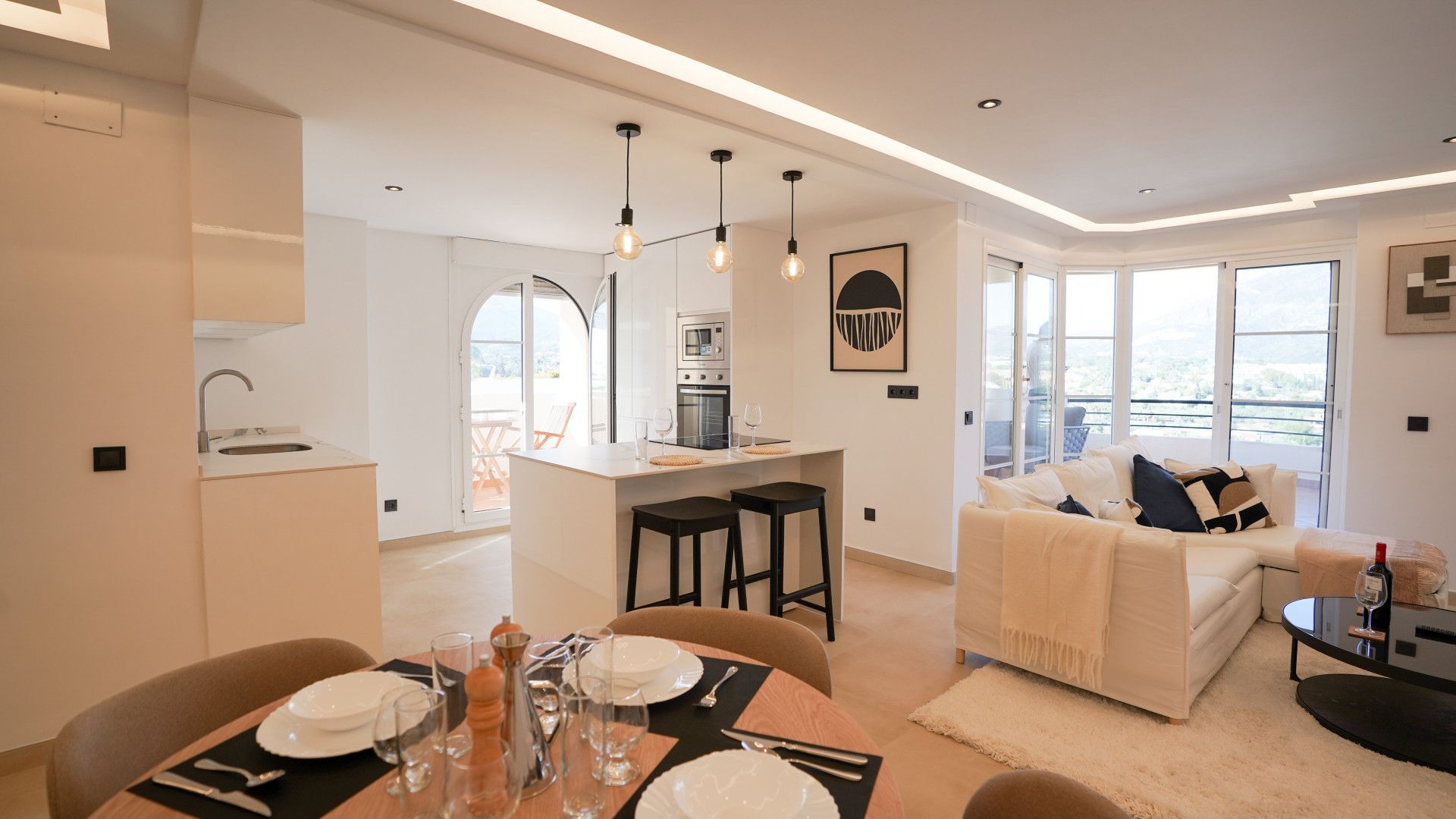 Menjador de Apartament de lloguer en Marbella amb Aire condicionat, Terrassa i Piscina