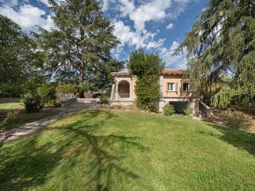 Detached house with garden to rent in Moncloa - Aravaca