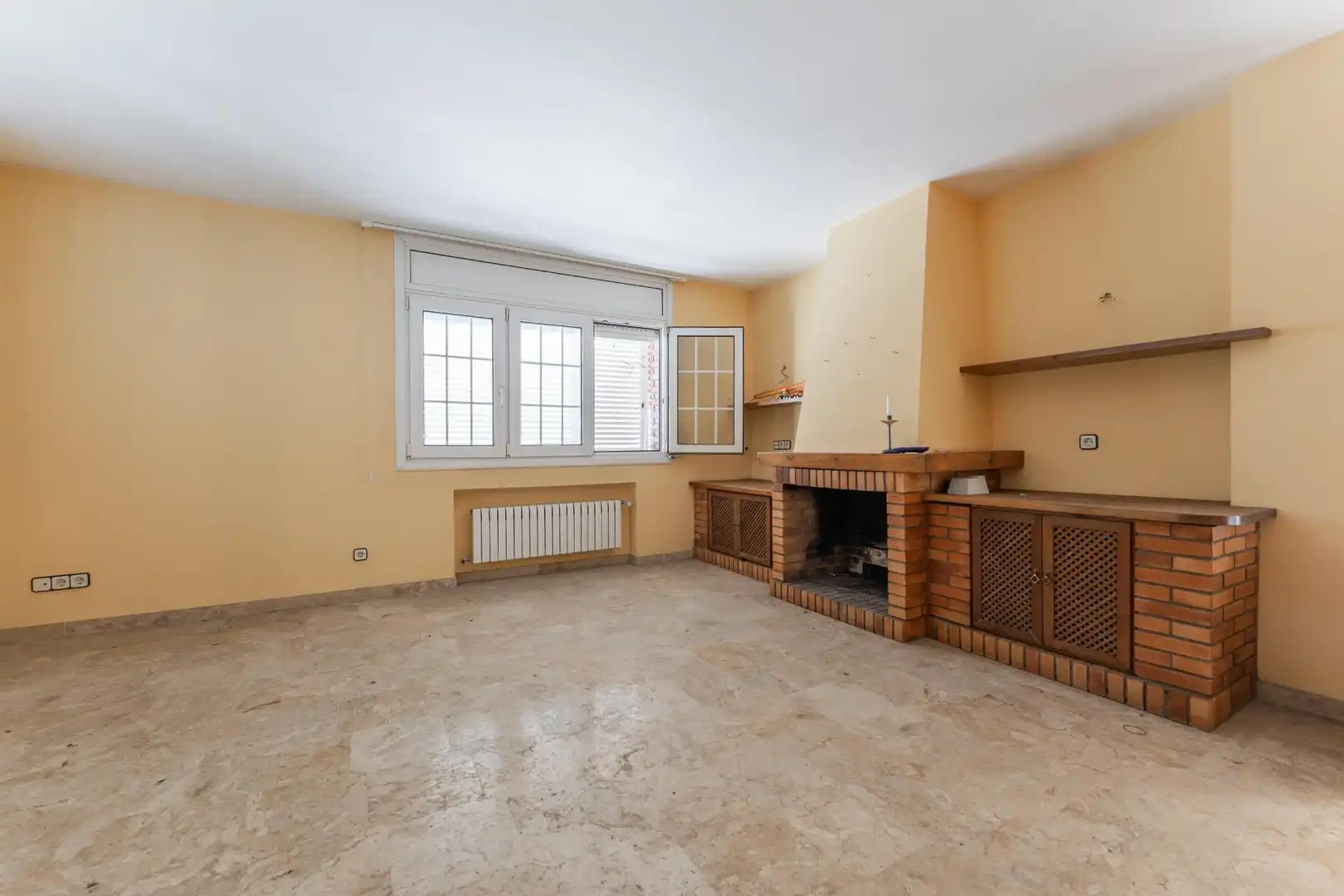 Sala d'estar de Casa o xalet en venda en Montornès del Vallès amb Calefacció, Jardí privat i Terrassa