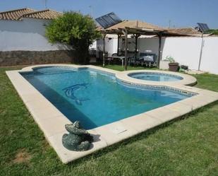 Piscina de Casa adosada en venda en Chiclana de la Frontera amb Calefacció, Jardí privat i Terrassa