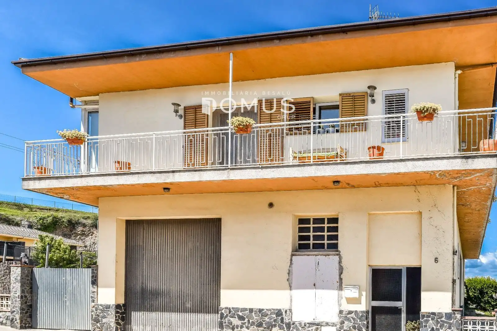 Vista exterior de Casa o chalet en venta en Besalú con Jardín privado, Terraza y Trastero