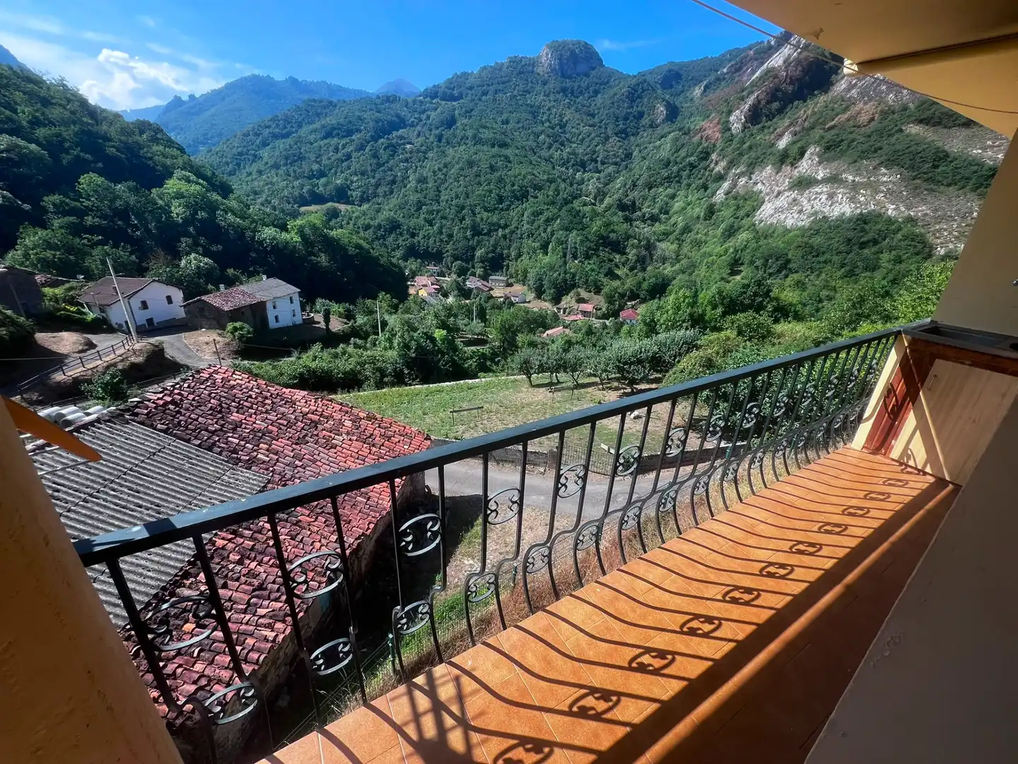 Terrassa de Casa o xalet en venda en Oseja de Sajambre amb Calefacció, Jardí privat i Parquet