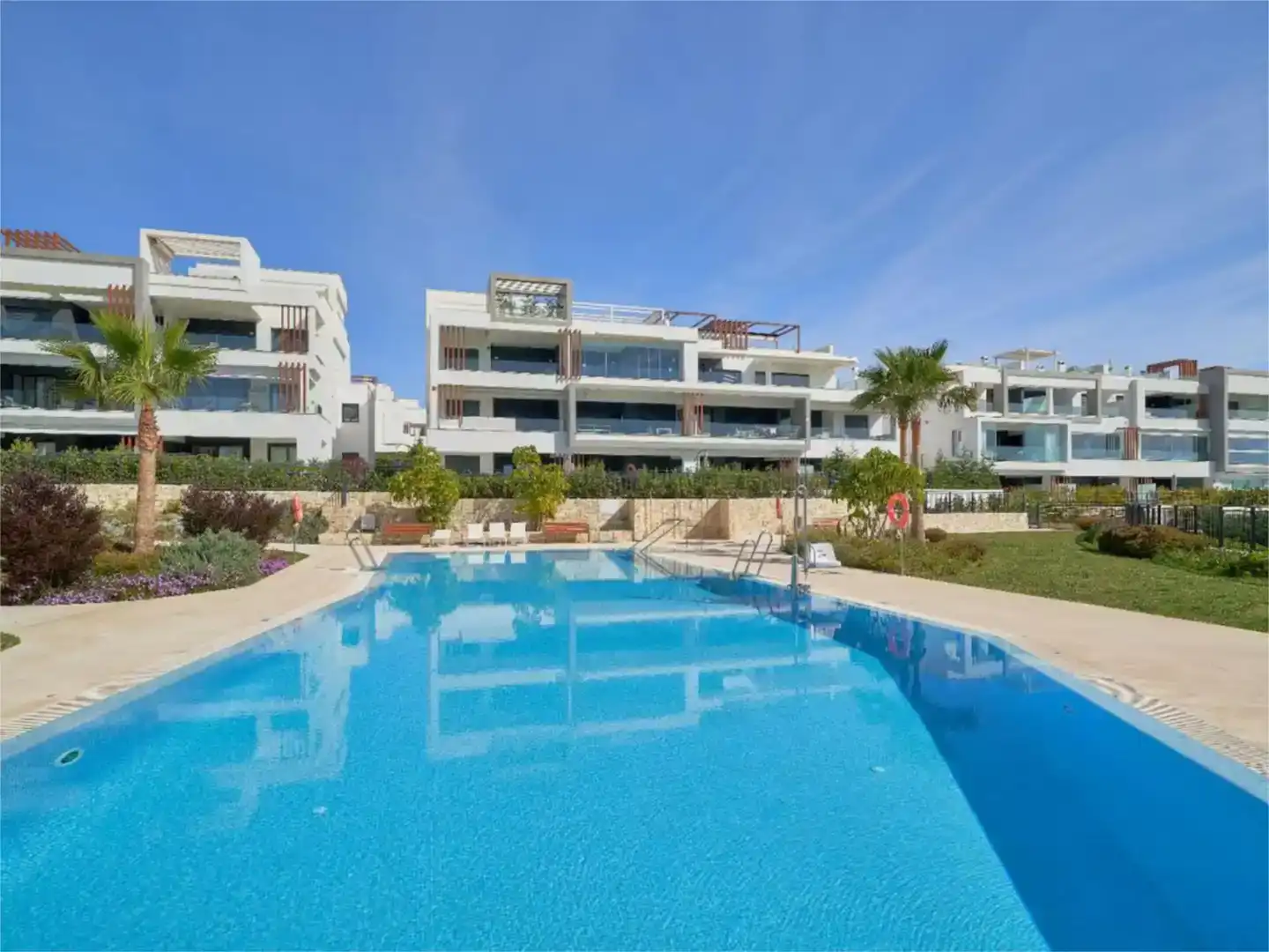 Swimming pool of Flat for rent in Estepona  with Air Conditioner, Swimming Pool and Balcony