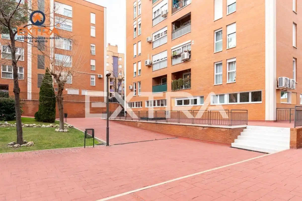 Vista exterior de Piso en venta en Hortaleza